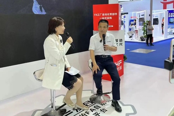 現(xiàn)場(chǎng)直播，暢談發(fā)展